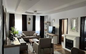 Airport Sky Apartments Lux